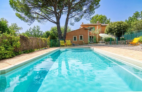 Carces House | Wonderful private villa for 8 guests with WIFI, private pool, TV, patio and pets allowed