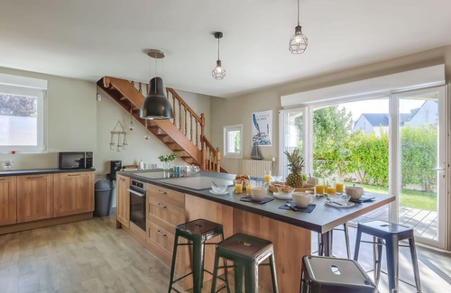 Carnac House | Wonderful private villa for 16 guests with WIFI, TV and pets allowed