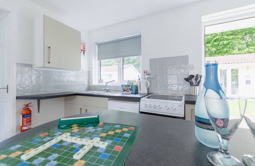 Liskeard House | Wonderful private villa for 8 guests with WIFI, TV and patio