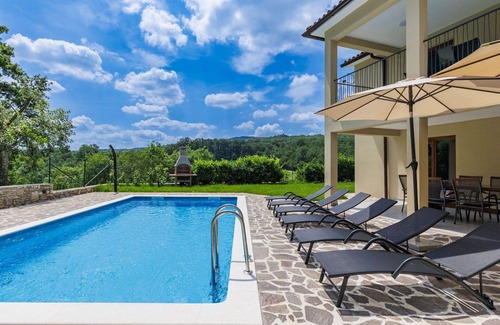Pican House | Wonderful private villa with private pool, A/C, WIFI, TV, terrace, pets allowed and parking