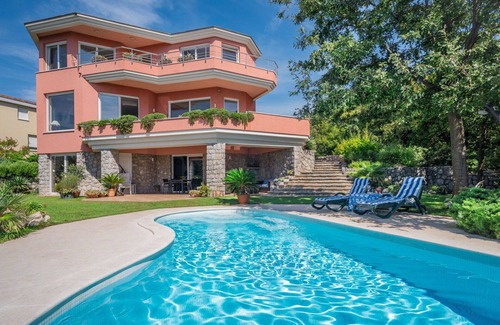 Zurkovo Villa | Wonderful private villa for 8 people with WIFI, private pool, A/C, TV, terrace and pets allowed