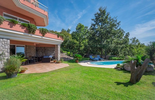 Zurkovo Villa | Wonderful private villa for 8 people with WIFI, private pool, A/C, TV, terrace and pets allowed
