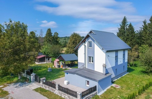 Piroviste House | Wonderful private villa for 8 people with A/C, hot tub, WIFI, private pool, TV and parking