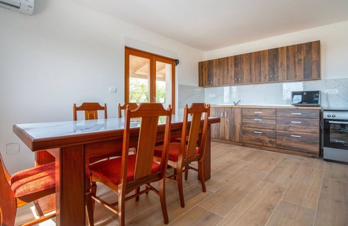 Viskovo House | Wonderful private villa for 10 guests with A/C, private pool, WIFI, TV and terrace