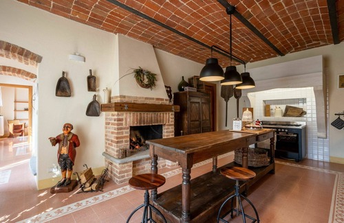 Castell'Alfero House | Wonderful private villa for 9 people with hot tub, WIFI, TV, patio, pets allowed and panoramic v.