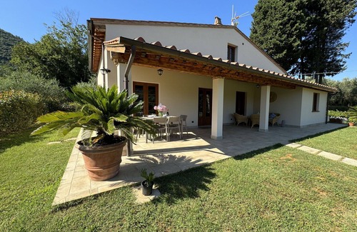 Santa Maria del Giudice Villa | Wonderful private villa for 7 people with A/C, WIFI, TV, veranda, pets allowed and panoramic view