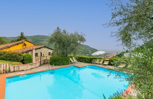 Pescia Villa | Wonderful private villa for 10 people with private pool, WIFI, TV, terrace and panoramic view
