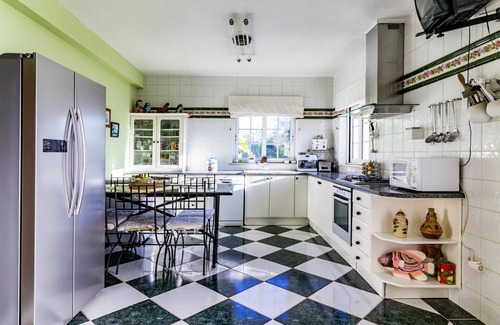 Silves House | Wonderful private villa with WIFI, private pool, hot tub, A/C, TV, terrace, pets allowed and par.