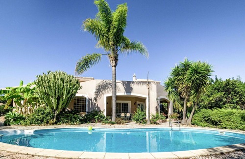 Silves House | Wonderful private villa with WIFI, private pool, hot tub, A/C, TV, terrace, pets allowed and par.