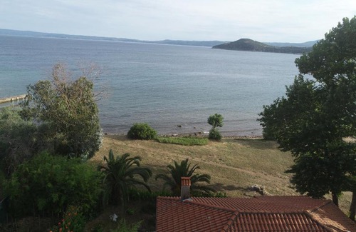Aristotelis Villa | Wonderful stone house infront of the sea.