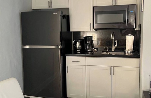 Golden Glades Apartment | Wonderful studio with AC in vibrant Miami