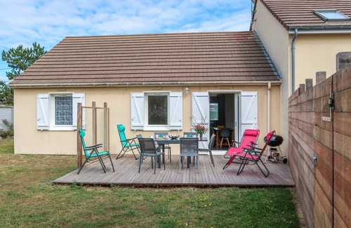Denneville House | Wonderful villa for 4 guests with WIFI, TV, terrace and pets allowed