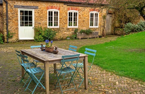 Wincanton House | Wonderful villa for 16 guests with WIFI, terrace and pets allowed