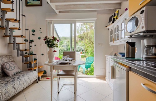 Surville House | Wonderful villa for 2 guests with TV and terrace