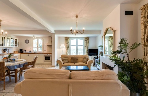 Grimaud House | Wonderful villa for 4 guests with WIFI, TV, terrace and panoramic view