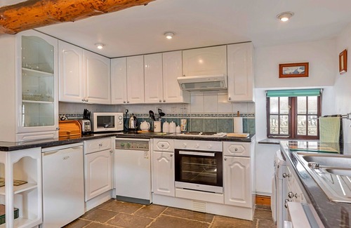 South Cheriton House | Wonderful villa for 4 guests with WIFI, TV, pets allowed and parking