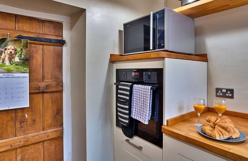 Stogursey House | Wonderful villa for 4 people with WIFI, terrace, pets allowed and parking