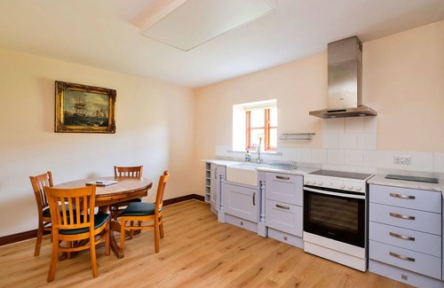 Craven Arms House | Wonderful villa for 4 people with WIFI, pool and parking