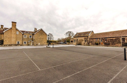 Craven Arms House | Wonderful villa for 4 people with WIFI, pool and parking