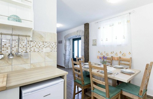 Sveta Jelena House | Wonderful villa for 6 guests with A/C, WIFI, TV, terrace, pets allowed and parking