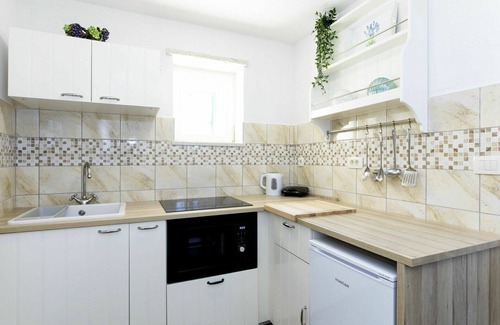 Sveta Jelena House | Wonderful villa for 6 people with A/C, WIFI, TV, terrace and pets allowed