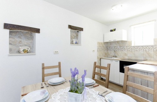 Sveta Jelena House | Wonderful villa for 6 people with A/C, WIFI, TV, terrace and pets allowed