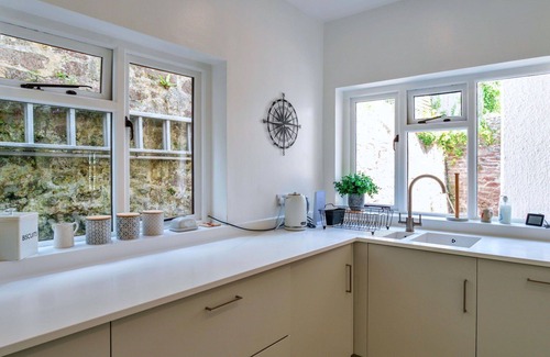 Cawsand House | Wonderful villa for 8 guests with WIFI, terrace and pets allowed