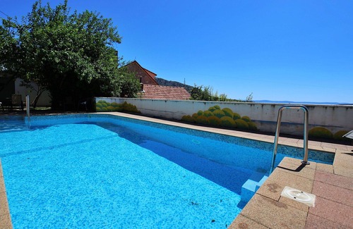 Zrnovnica House | Wonderful villa for 8 guests with private pool, A/C, WIFI, TV, terrace, panoramic view and park.