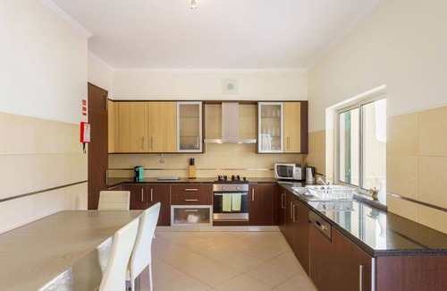 Olhao House | Wonderful villa for 8 guests with WIFI, pool, A/C, TV, terrace, pets allowed and parking