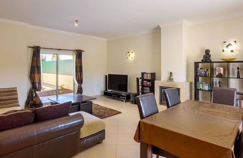 Olhao House | Wonderful villa for 8 guests with WIFI, pool, A/C, TV, terrace, pets allowed and parking