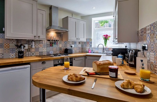 New Mills House | Wonderful villa for 2 guests with WIFI and pets allowed