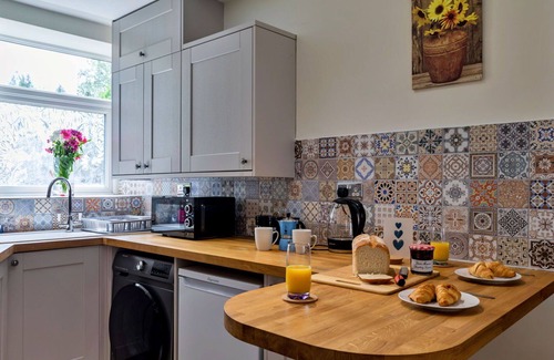 New Mills House | Wonderful villa for 2 guests with WIFI and pets allowed