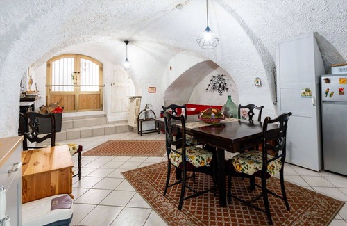 Castellaro House | Wonderful villa for 6 guests with WIFI, TV, terrace and parking