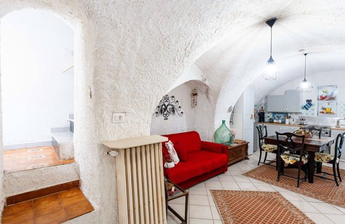 Castellaro House | Wonderful villa for 6 guests with WIFI, TV, terrace and parking