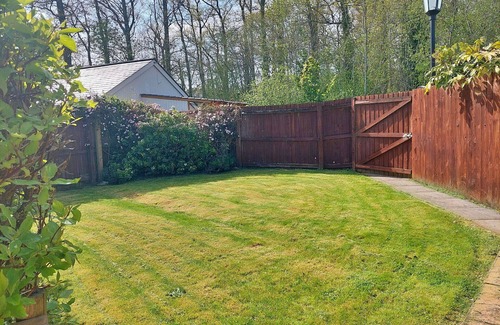 Liverton House | Wonderful villa for 6 guests with pool, WIFI, hot tub