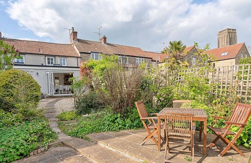 Batcombe House | Wonderful villa for 5 guests with WIFI and pets allowed