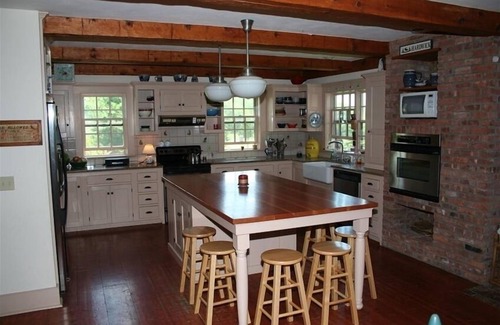 Hardwick House | Wonderful VT Get Away, Great Family Fun, WiFi, and Air Conditioning.