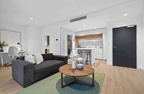 Melbourne Central Business District Apartment | Wonderful Westside Place