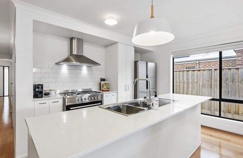 Torquay House | WONDERFUL WIYN (WIYN AVENUE): 3 BR, 2 BA House in Torquay, Sleeps 6