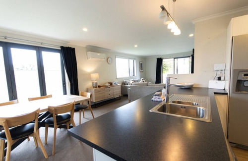 Twizel House | Wonderful Wolds , FREE WIFI, 45 minutes to Mt Cook