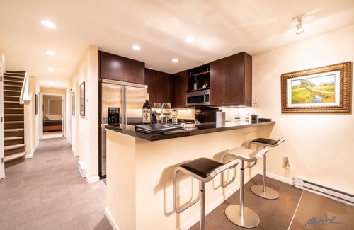 Avon Condo | Wonderfully Appointed 3BR Condo - Seasons at Avon - Walk to Riverfront Gondola!