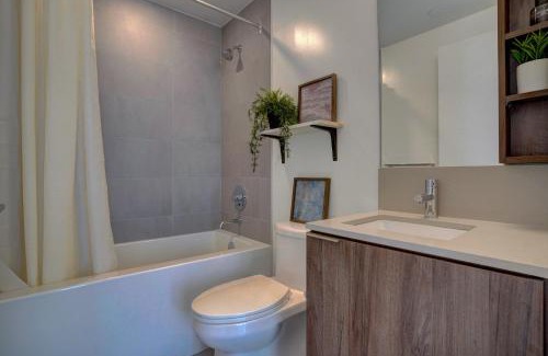 Vaughan Apartment | Wonderland Apartment in Vaughan