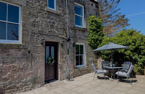 Tweedmouth House | Wonderland Berwick 5-bedrooms Pet-friendly cottage with the Hot tub