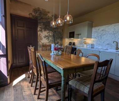 Tweedmouth House | Wonderland Berwick 5-bedrooms Pet-friendly cottage with the Hot tub