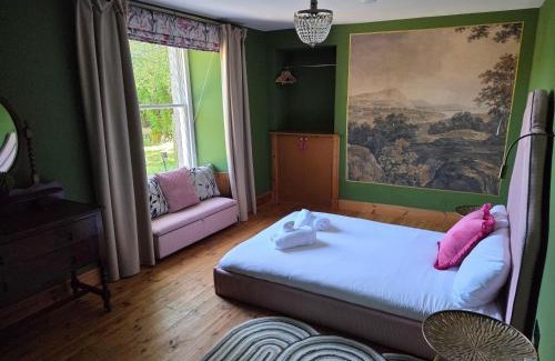 Tweedmouth House | Wonderland Berwick 5-bedrooms Pet-friendly cottage with the Hot tub