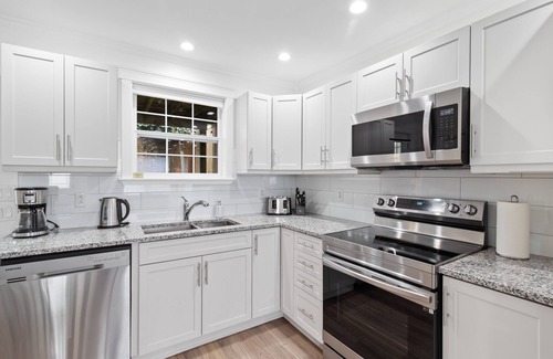Downtown St. John's House | Wood House | King Bd | 2 Queens | Fire Pit
