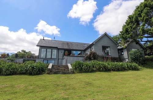 Helford House | WOOD MEADOW, pet friendly, with open fire in Helford