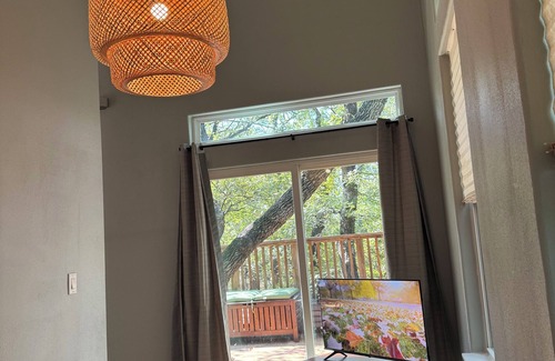 Cross Roads House | Wooded retreat in charming Cross Roads
