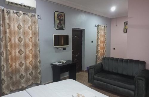 Umunze Hotel | Woodedge Hotel and suites Ekwulobia