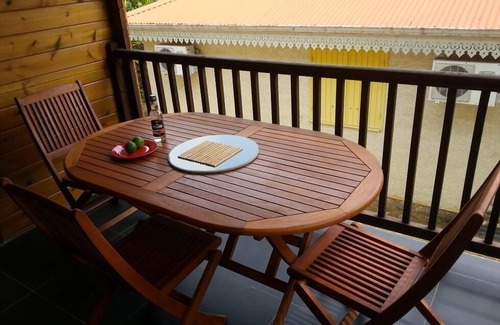 Le Gosier House | Wooden bungalow with pool, quiet and charming, 5 minutes from the beach